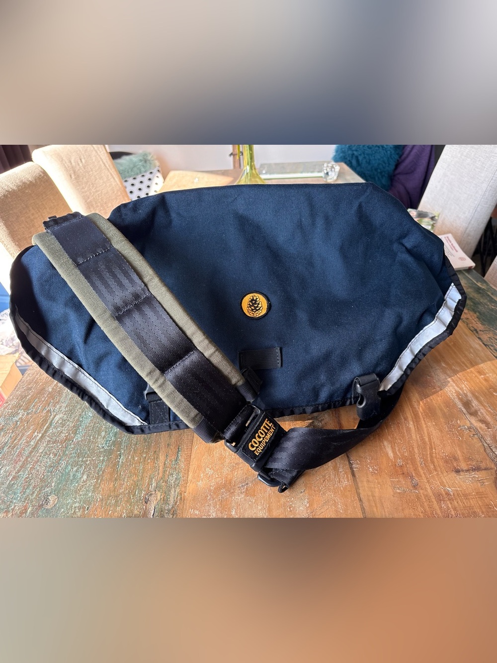Cocotte équipement Navy Messenger Crossbody Bag